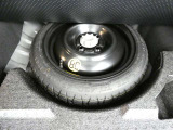 【応急用タイヤ】応急用タイヤが付属します。こちらもしっかりと点検してお渡しいたします。