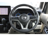 各種のコントロールスイッチが内蔵され、運転に集中できるステアリング。