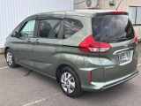 コンビネーションランプを高い位置に配置、後続車に見やすいデザインで安全にも配慮。