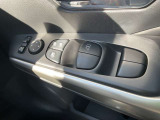 パワーウインドウスイッチです。運転席はオート機能付きです。