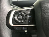 ステアリングスイッチ付き。前方から目を離すことなく操作することが可能です。