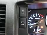 トラクションコントロールが装備されております♪すべりやすい路面での発進時や加速時にタイヤの空転を抑え、駆動力確保に貢献する機能です☆詳細は販売店スタッフまでおたずねください!