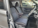 運転席は座り心地が良く快適にドライブをしていただけます。