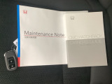 メンテナンスノート【点検整備記録簿・保証書】、取説です。スマートキーはバッグなどにしまったままボタン操作でエンジンの始動・停止ができて大変便利です。