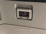 SOSボタンです。自動車の運転中、事故や急病時などの緊急事態が発生したときに、ヘルプネットを通じて外部に救助を手配するためのボタンです。