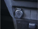 【12V電源】USBポートなどを追加することができます。