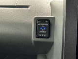 充電用USB端子付き。スマートフォンなどの充電に便利です。