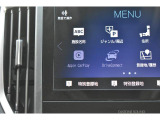Apple CarPlayに対応しスマートフォンにインストールされているアプリを大画面に表示して使用できます。
