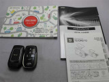 取説・メンテナンスノート・スマートキーの3点セットです。