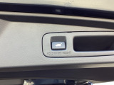 パワーテールゲートは高さを記憶できるメモリー機能付き。荷物が多い時もボタンひとつで開閉でき、毎日の使いやすさがぐっと高まります。