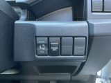 助手席側オートスライドドアはとっても便利な装備です。運転席から指一本で開閉できるので雨の日のお迎えなど重宝しますよ。