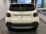 誰が見ても「あッJeepだ」とわかるデザインになっております。