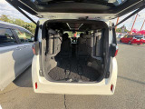 サードシートを跳ね上げると多くの荷物が積めます!