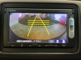 ルームミラーやサイドミラーだけではカバーできない、後方の視界を【リアカメラ】がサポートします。