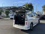 大きく開くバックドアで荷物の出し入れもスムーズに!