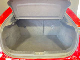 【パワーリアゲート】キーのスイッチまたは車両の各種スイッチを操作することにより、リアゲートが自動で開閉します。