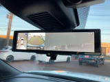 後席の荷物や乗員に遮られないクリアな後方視界を実現。スイッチ一つで通常の鏡面と切替可能です!