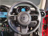 ミニ独特のゴーカートフィーリングと呼ばれる軽快なハンドリングはAT車、MT車のどちらでも楽しめます。