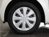 ◆純正ホイール装着車◆シンプルなデザインのホイールキャップ付きです。