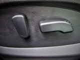 運転席パワーシートのスイッチです。