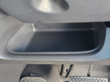 運転席周辺の収納も充実したドライバーズロアポケット。細かな使い勝手にも配慮されています。