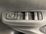 パワーウインドウスイッチ、いたずら防止・挟みこみ防止に、ウインドウロックスイッチを使用ください。便利な電動可倒式ミラースイッチ、集中ドアロックスイッチ