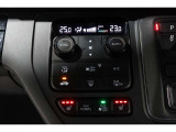 運転席と助手席の温度設定の変更が可能な左右独立タイプのデュアルエアコンです♪♪♪暑がりな人・寒がりな人も誰もが車内を快適にお過ごしいただけます♪♪♪