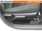 運転席シート上下アジャスター付き。ドライバーの背丈に合わせて調整できます。