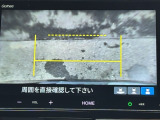 カラービジョンとガイド線で見やすい視点切替式のバックモニター。