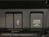 USBオーディオ用ソケットがついていますので携帯電話などを接続すれば音楽等の再生が可能です!