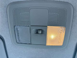 車内をしっかり照らしてくれるルームランプを装備!夜間の乗り降りや荷物の確認にも便利な、使い勝手の良い装備!