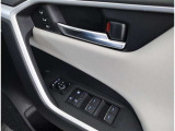運転席から操作できます。