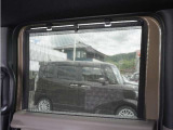 【ロールサンシェード】日よけとしての機能以外にも、車中泊や目隠し が必要な場合に便利な装備です。お近くのホンダカーズ総社までお越しください。