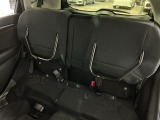 リアシート座面を持ち上げると、背の高い荷物を積むのに便利なトールモードに変身します!多彩なシートアレンジで使い勝手良好!