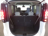 座席を倒さなくてもこのくらいの余裕があります!ちょっとしたお買い物にも困らなそうですね☆