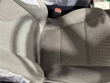 シート生地は布製で通気性バッチリです。