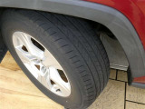 ※夏タイヤ新品納車※新品タイヤで納車いたします♪溝が少ないままだとスリップしたりブレーキ時の制動距離が長くなってしまいます。交換までまだまだ余裕があるのは経済的にも助かります