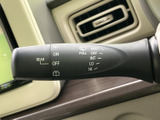 各操作位置がレバーに表示され、運転席から手元を確認しやすい仕様です。天候に応じた操作を把握しやすく、日々の運転に便利です。