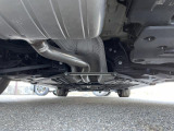 気になる中古車の下廻り。もちろん、納車時には整備スタッフによる点検を実施致しますので安心してご購入いただけます。