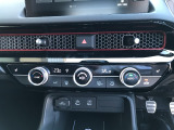 オートエアコン装着車で車内はいつも快適です!