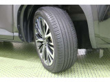 タイヤサイズ 215/50R18。