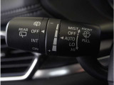 【オートワイパー機能】レバーをAUTOの位置にしているとき、レインセンサーが雨を感知すると、雨量に応じて、ワイパーが自動で作動します。