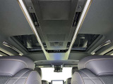 室内に優しい光が入り、ゆったりとした空間を体感できます!開閉はスイッチで!