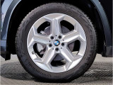 【BMWアロイホイル】軽量かつ強度に拘ったアロイホイル。走行性能ポテンシャルを引き出す設計。車の足元を引き締めてくれる大きなポイントはアロイホイルです。
