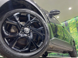 【純正18インチアルミホイール】外観にマッチした純正アルミホイールを装着しております。各種社外アルミホイールや、スタッドレスタイヤも取扱いしております。是非ご相談ください♪