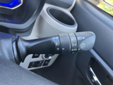 操作しやすい位置に配置されたウインカーレバー。スムーズな操作で、安全な車線変更をサポートします。