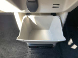 シフトレバー下側に物入があります