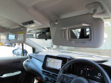 バニティーミラー★運転席、助手席に装備しています。