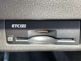 ETCならこんな利点が!!1. キャッシュレスシステムで、現金などを用意する必要無し!2. 料金所をノンストップで通過!3. 料金所付近での発進・停止の繰り返しがなくなり、排気ガスや騒音の発生が削減されます。