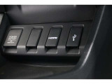 スマートフォンなどの音楽再生が可能なUSB接続ジャック装備車両です♪♪♪